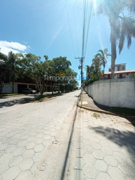 Casa para aluguel de temporada em Ubatuba (Saco da Ribeira)