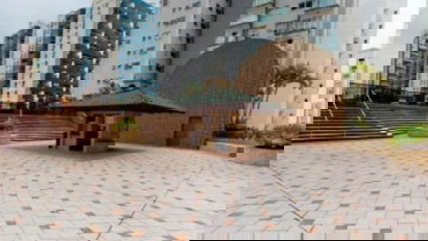 Espaço externo de churrasqueira