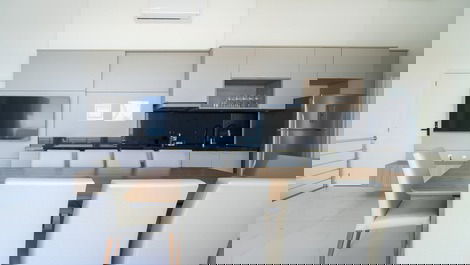 Duplex penthouse with 3 suites and ocean view, 70 meters from the beach.