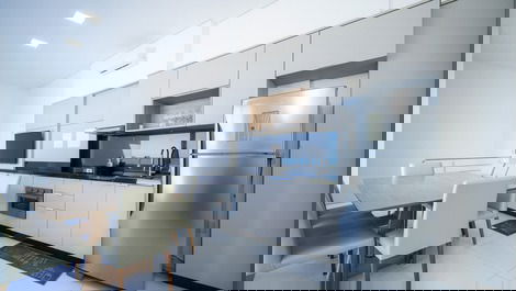 Duplex penthouse with 3 suites and ocean view, 70 meters from the beach.