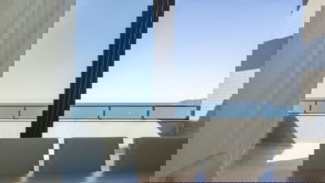 Duplex penthouse with 3 suites and ocean view, 70 meters from the beach.