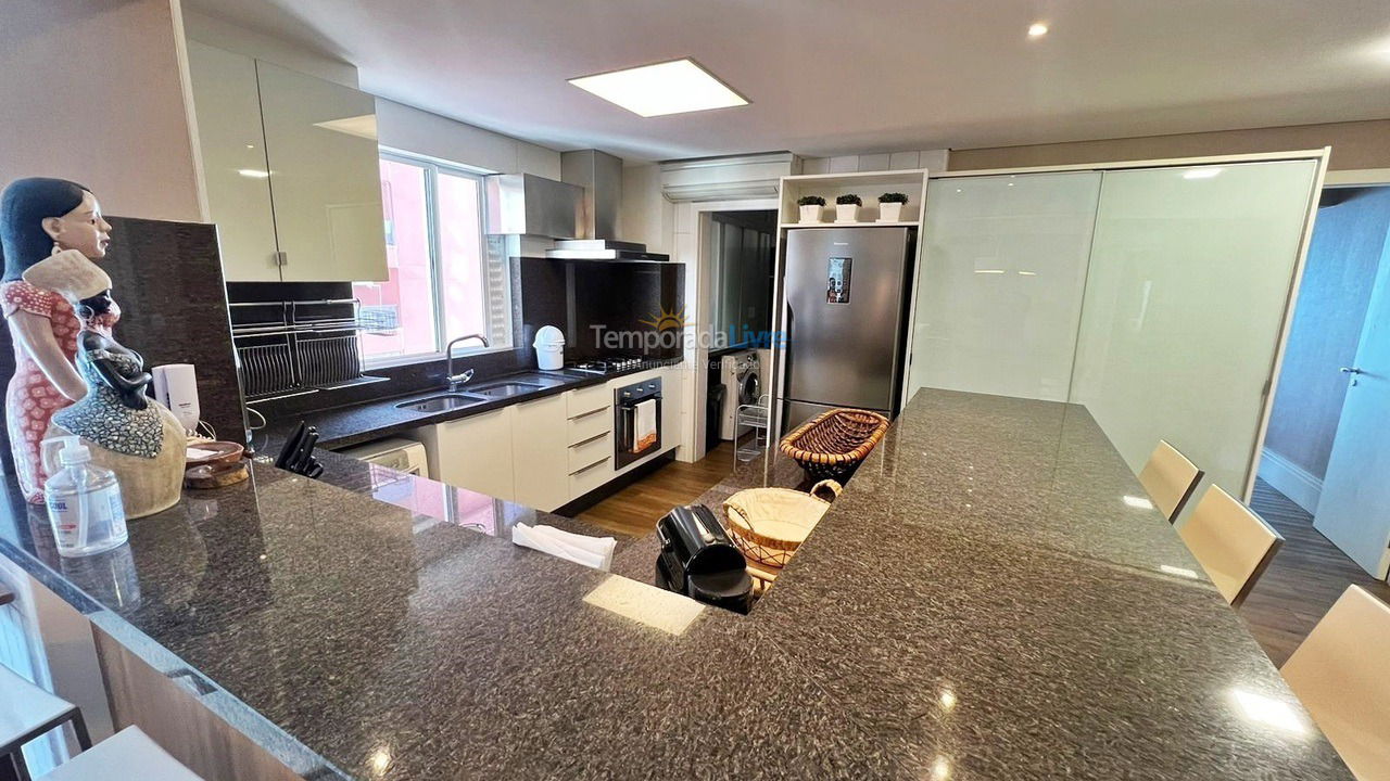 Apartamento para aluguel de temporada em Balneário Camboriú (Praia Central)