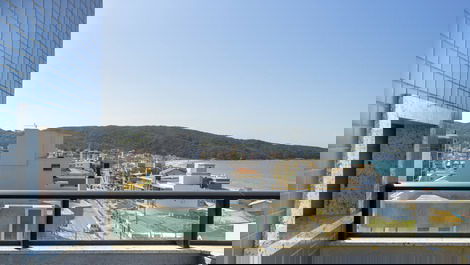 Duplex penthouse with 3 suites and ocean view, 70 meters from the beach.