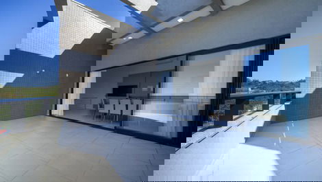 Duplex penthouse with 3 suites and ocean view, 70 meters from the beach.