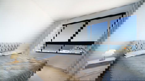 Duplex penthouse with 3 suites and ocean view, 70 meters from the beach.