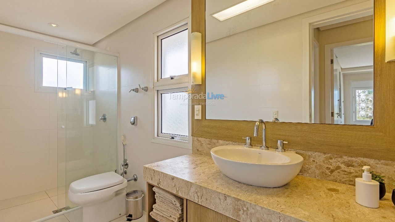 Casa para aluguel de temporada em Florianópolis (Praia da Daniela)