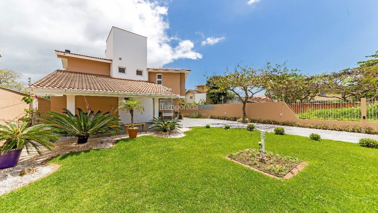 Casa para aluguel de temporada em Florianópolis (Praia da Daniela)