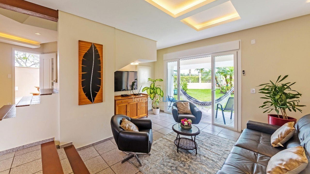 Casa para aluguel de temporada em Florianópolis (Praia da Daniela)