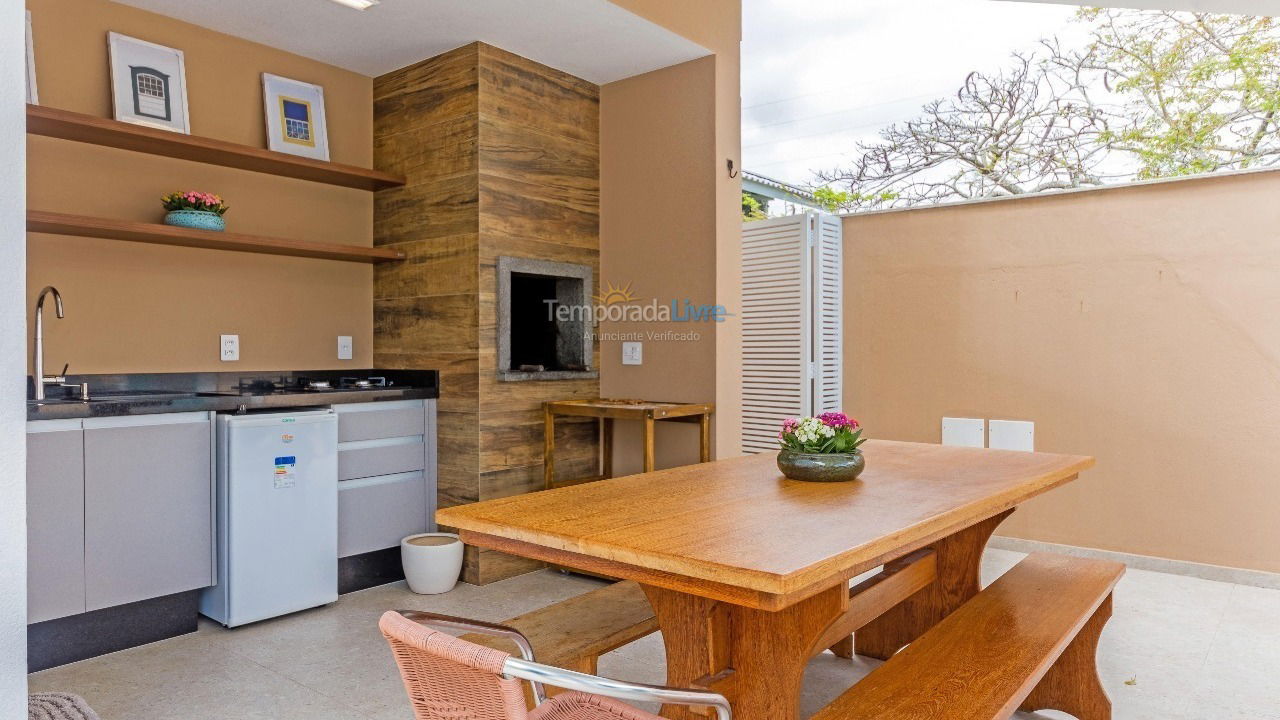 Casa para aluguel de temporada em Florianópolis (Praia da Daniela)