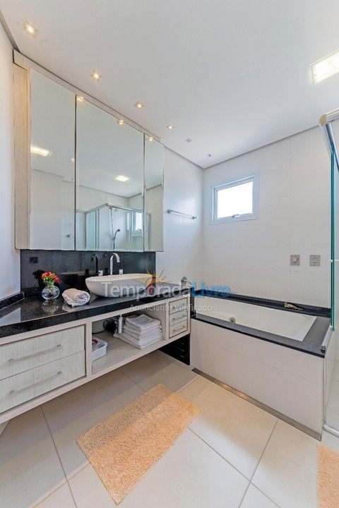 Casa para aluguel de temporada em Florianópolis (Praia da Daniela)