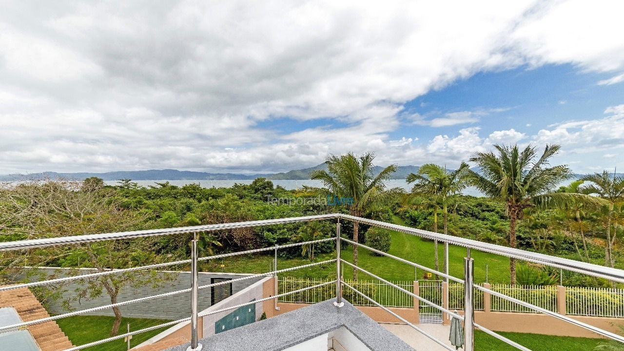 Casa para aluguel de temporada em Florianópolis (Praia da Daniela)