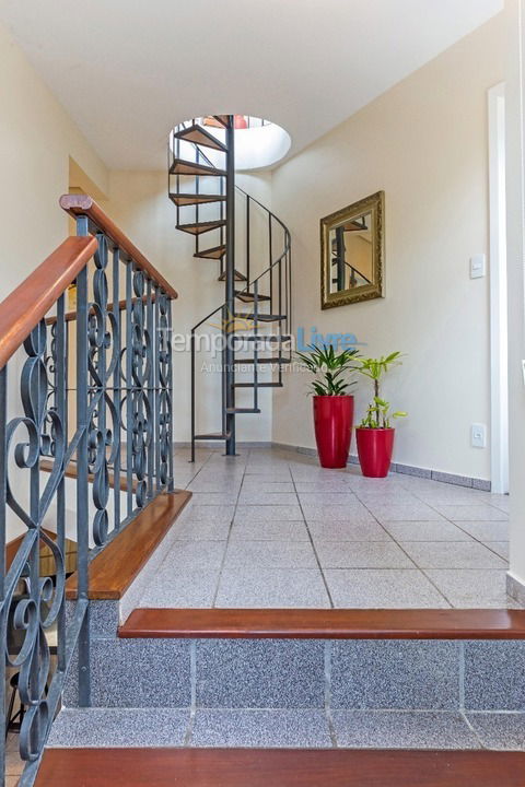 Casa para aluguel de temporada em Florianópolis (Praia da Daniela)