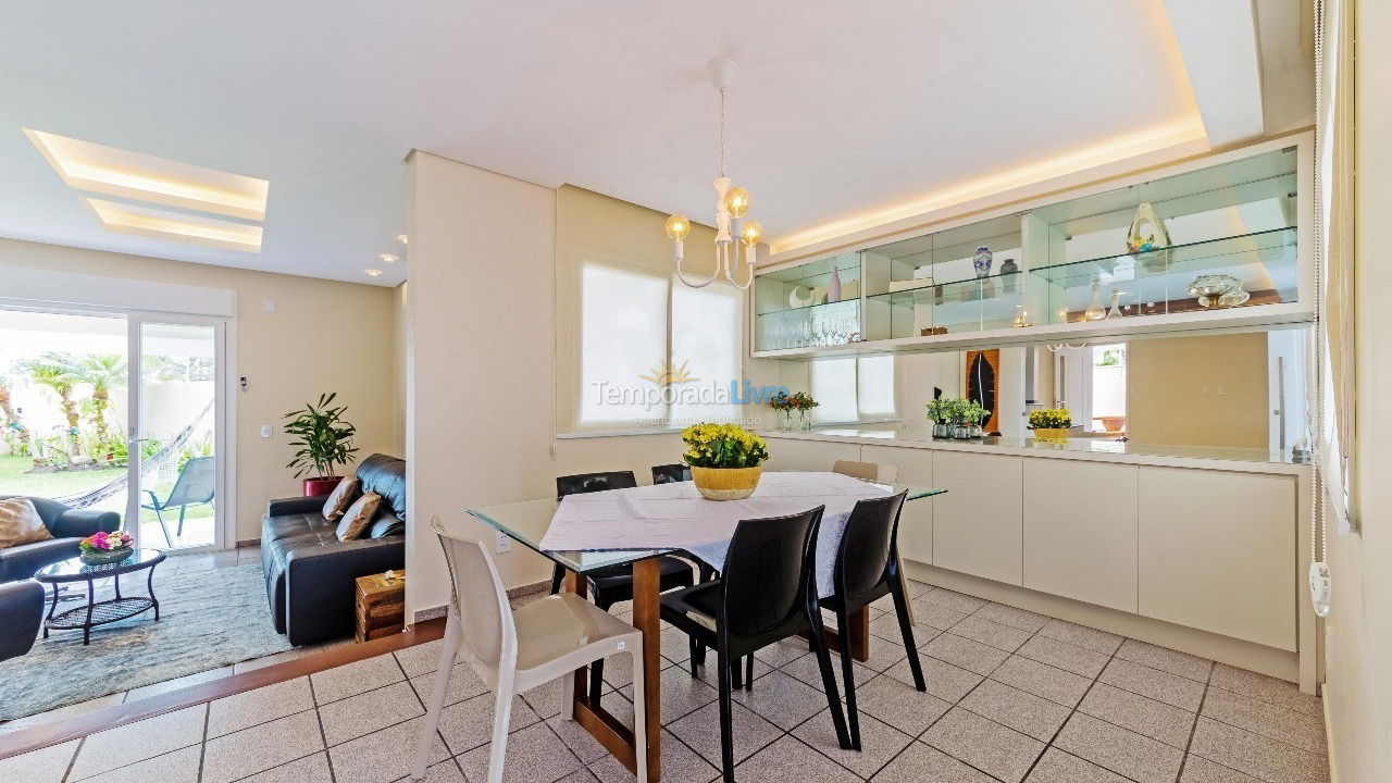 Casa para aluguel de temporada em Florianópolis (Praia da Daniela)