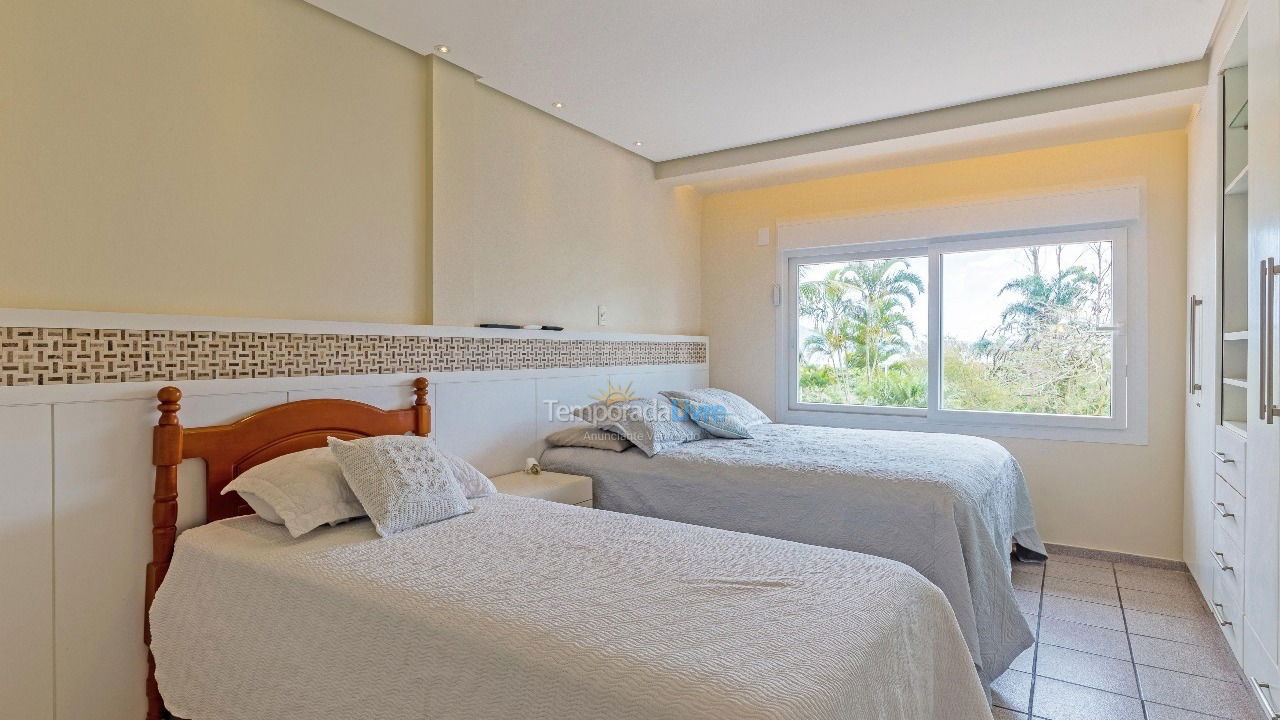 Casa para aluguel de temporada em Florianópolis (Praia da Daniela)