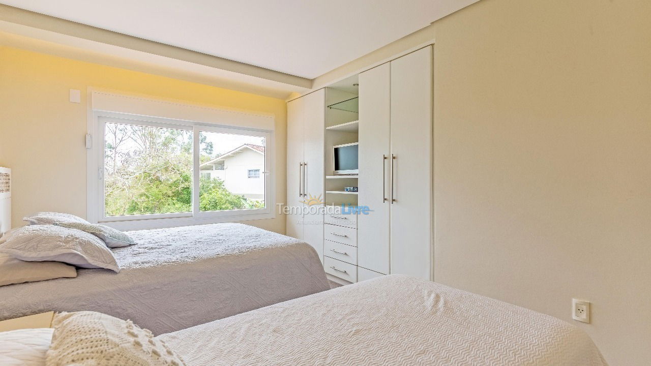 Casa para aluguel de temporada em Florianópolis (Praia da Daniela)