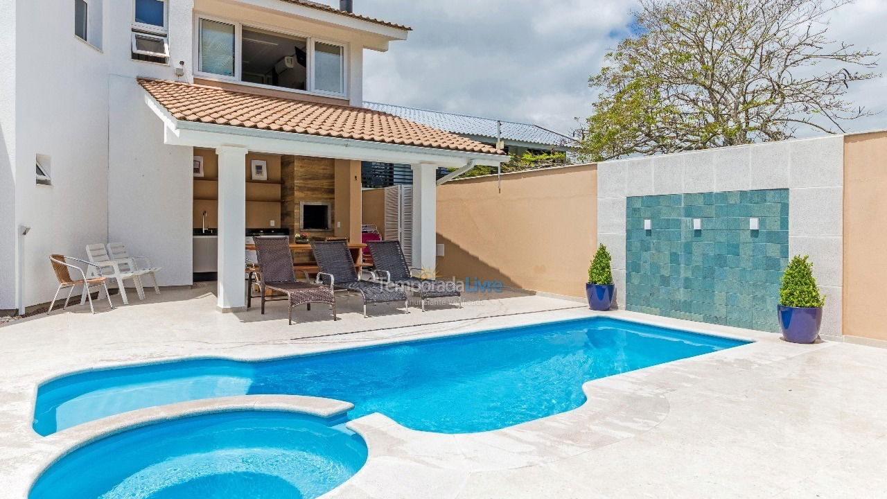 Casa para aluguel de temporada em Florianópolis (Praia da Daniela)