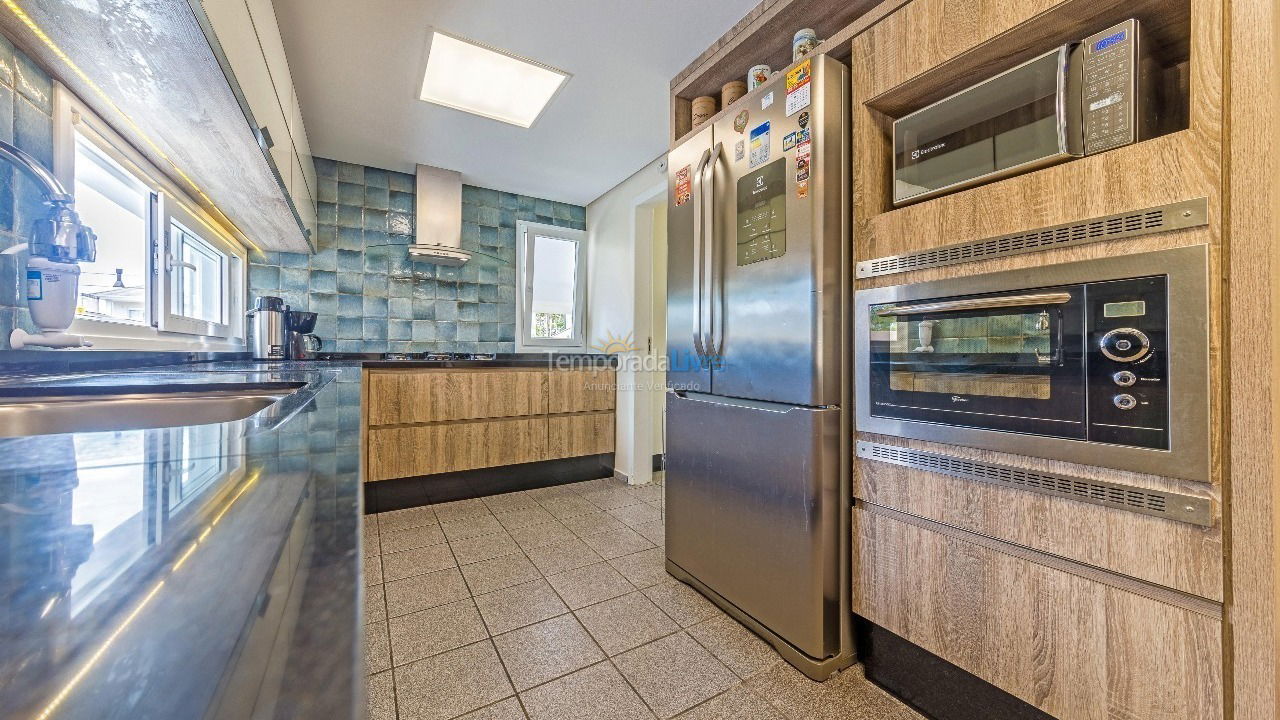 Casa para aluguel de temporada em Florianópolis (Praia da Daniela)