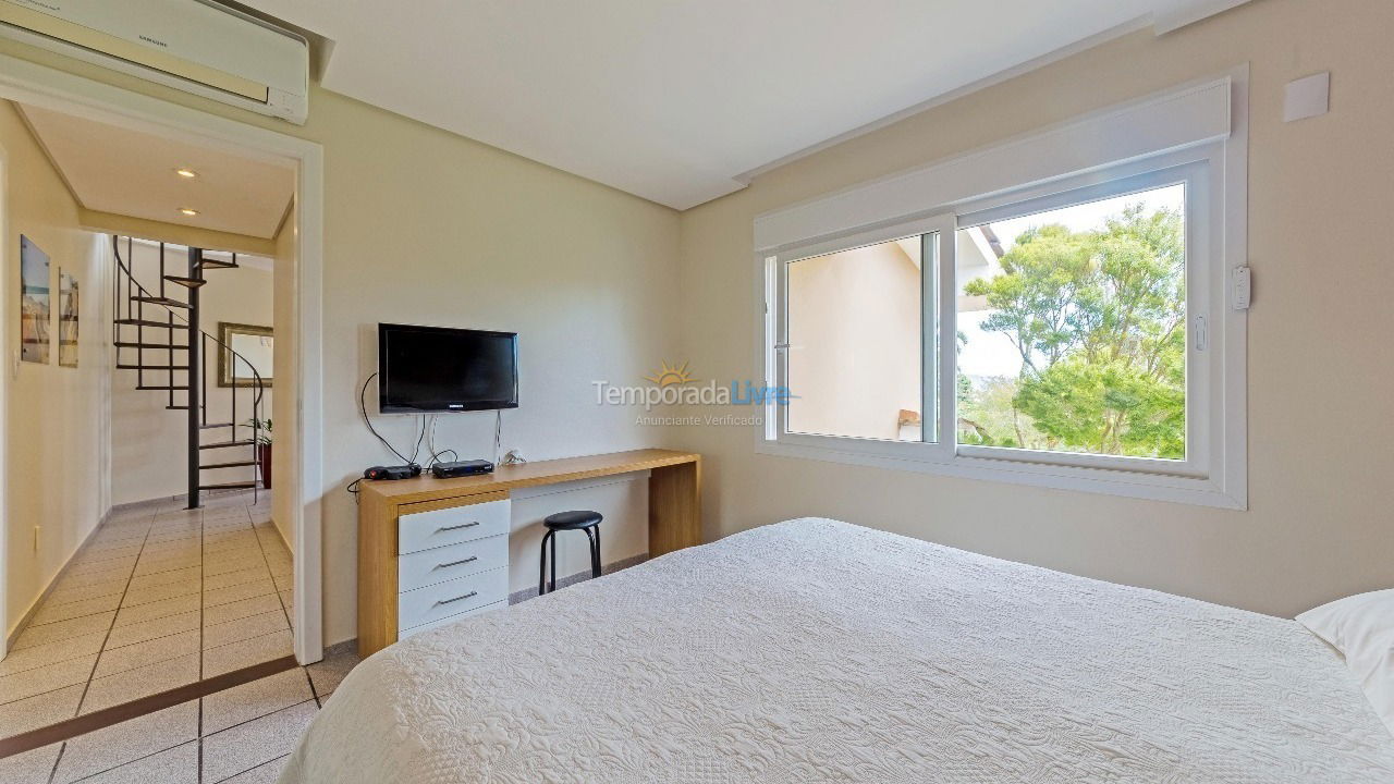 Casa para aluguel de temporada em Florianópolis (Praia da Daniela)