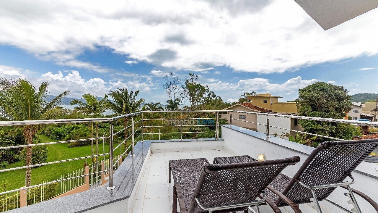 Casa para aluguel de temporada em Florianópolis (Praia da Daniela)