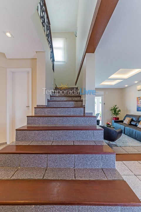 Casa para aluguel de temporada em Florianópolis (Praia da Daniela)