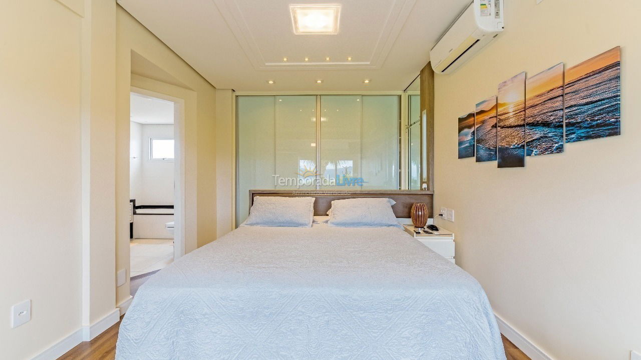 Casa para aluguel de temporada em Florianópolis (Praia da Daniela)