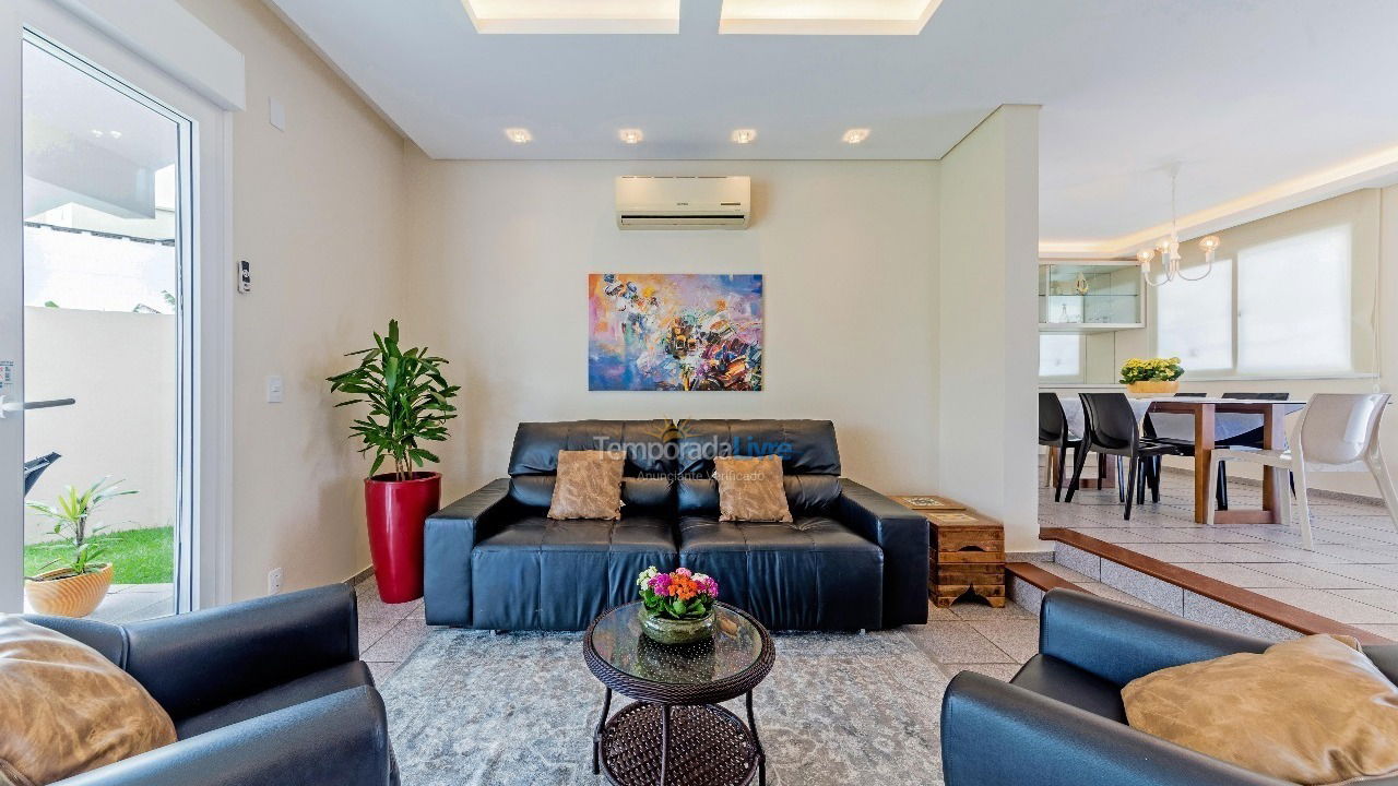 Casa para aluguel de temporada em Florianópolis (Praia da Daniela)