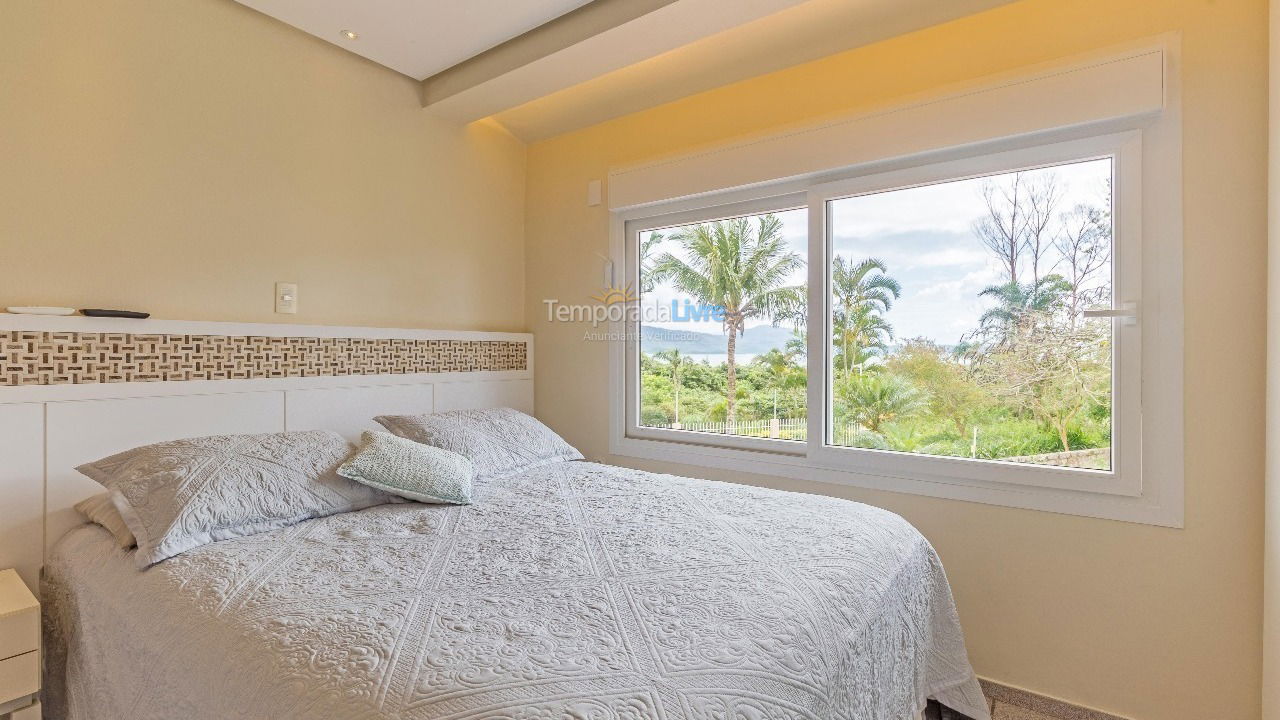 Casa para aluguel de temporada em Florianópolis (Praia da Daniela)