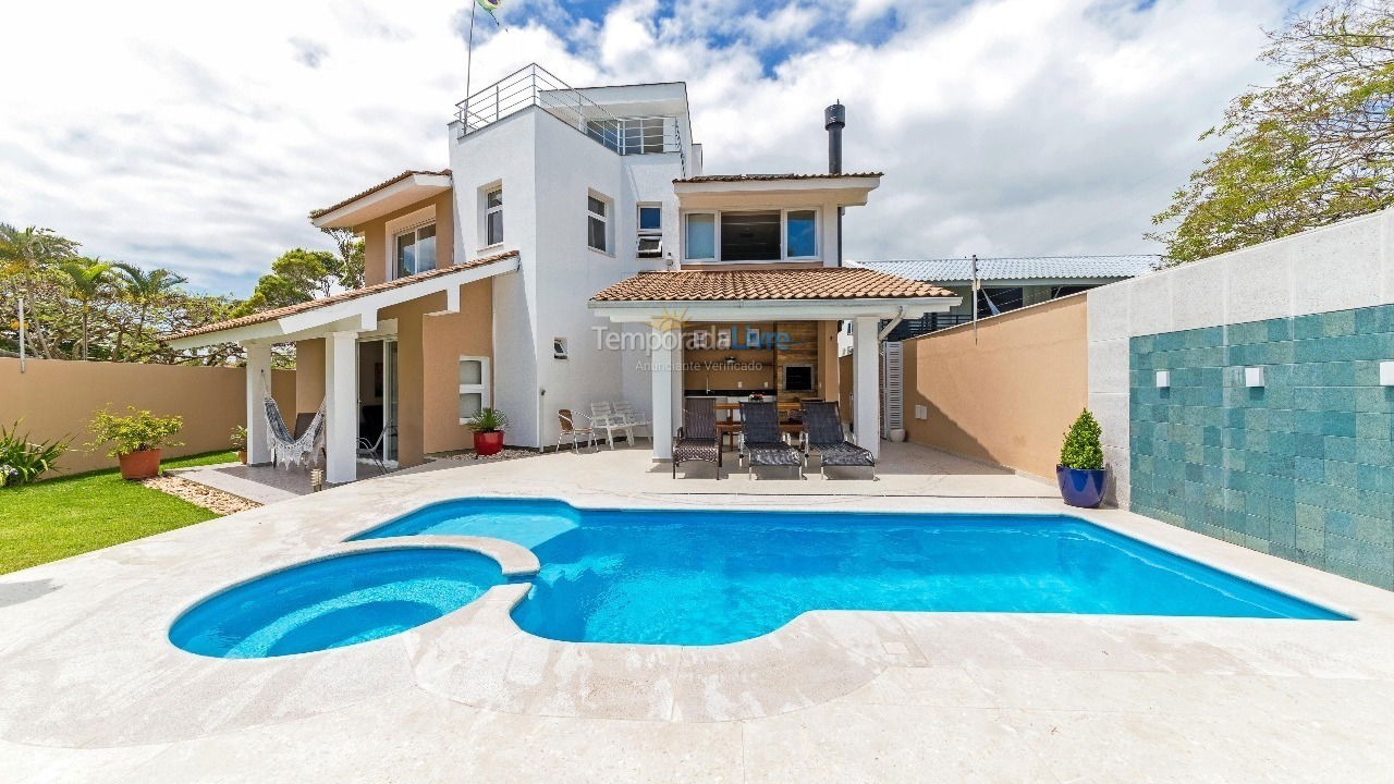 Casa para aluguel de temporada em Florianópolis (Praia da Daniela)