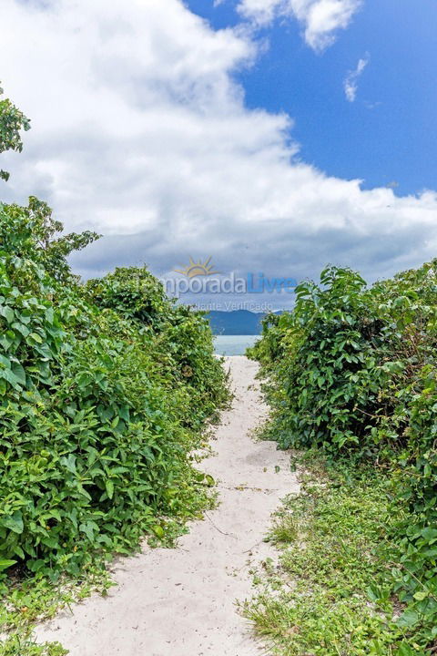 Casa para aluguel de temporada em Florianópolis (Praia da Daniela)
