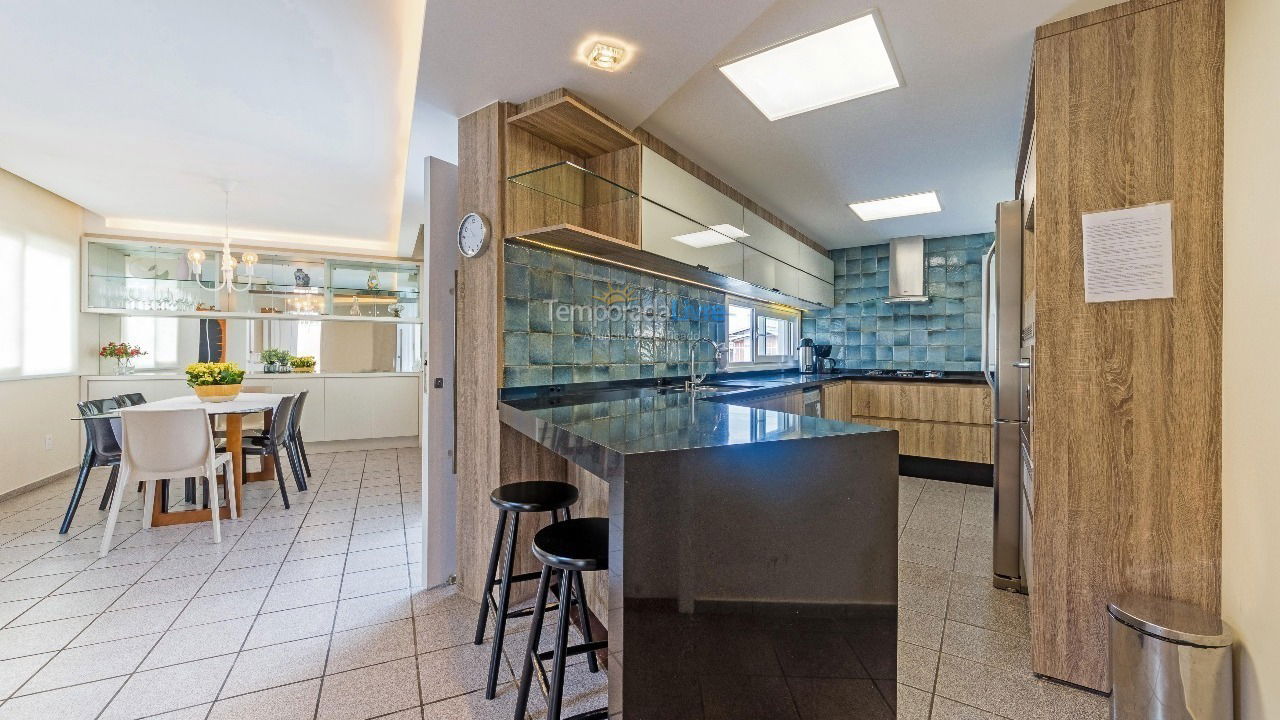 Casa para aluguel de temporada em Florianópolis (Praia da Daniela)