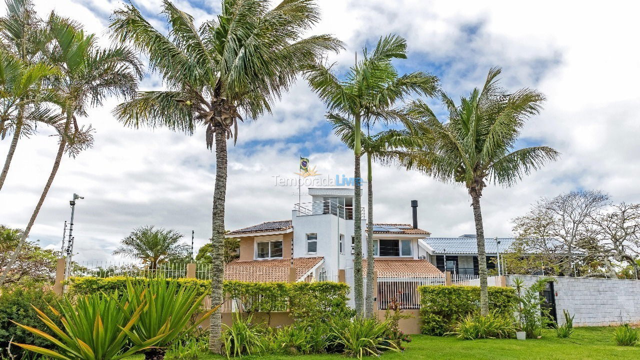 Casa para aluguel de temporada em Florianópolis (Praia da Daniela)