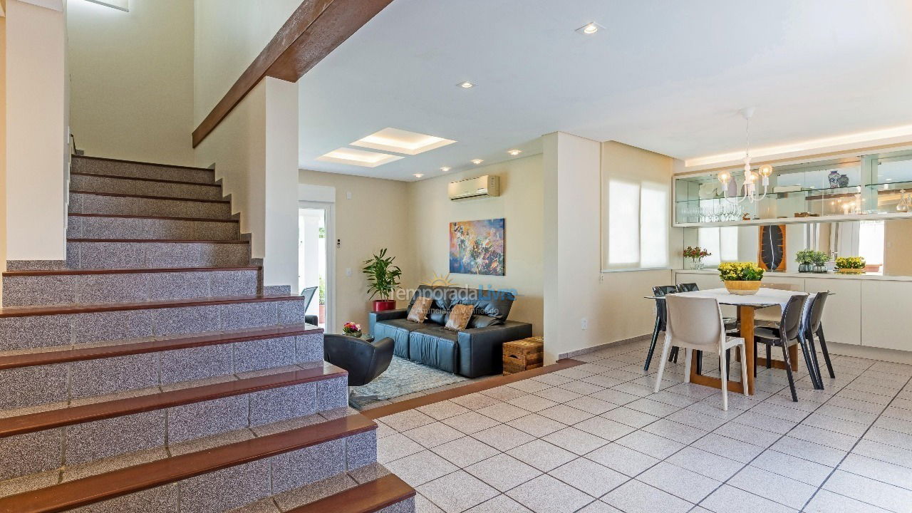 Casa para aluguel de temporada em Florianópolis (Praia da Daniela)