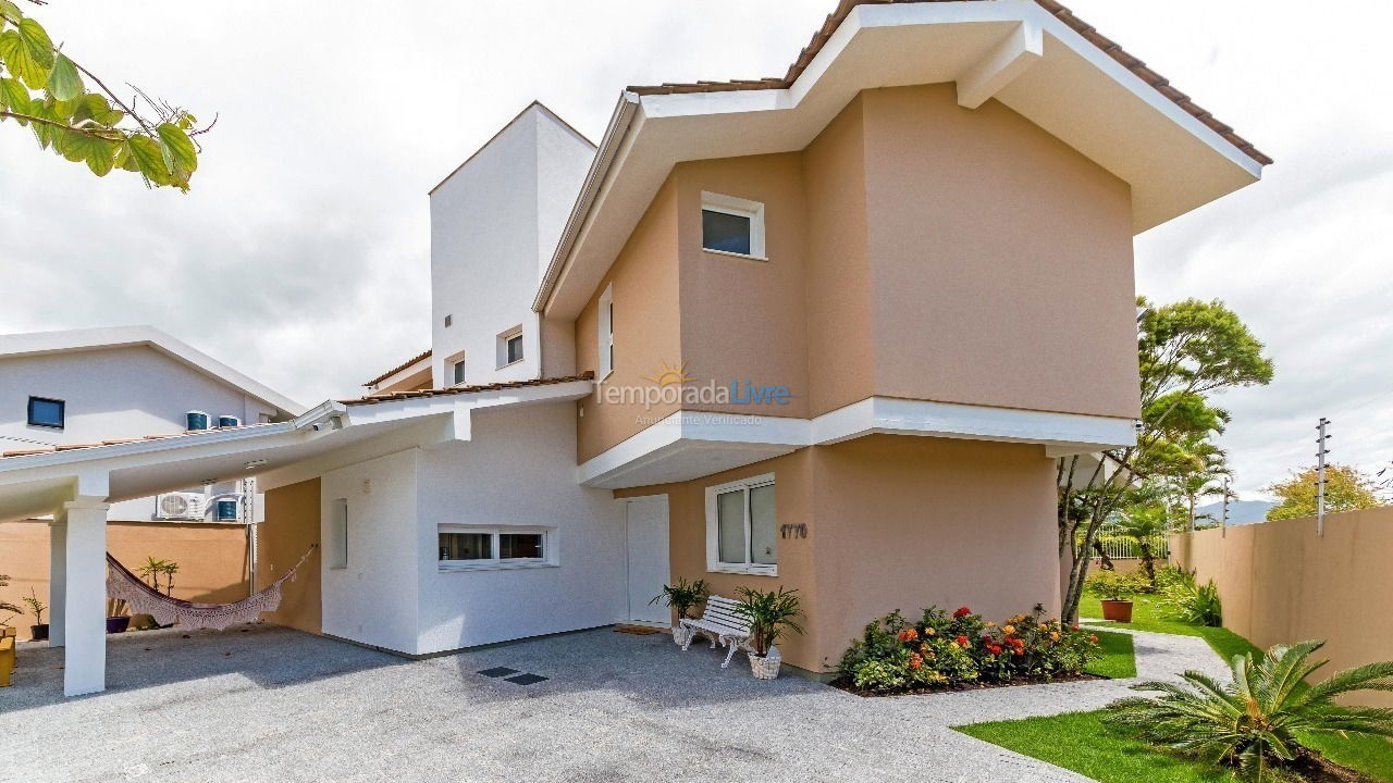 Casa para aluguel de temporada em Florianópolis (Praia da Daniela)