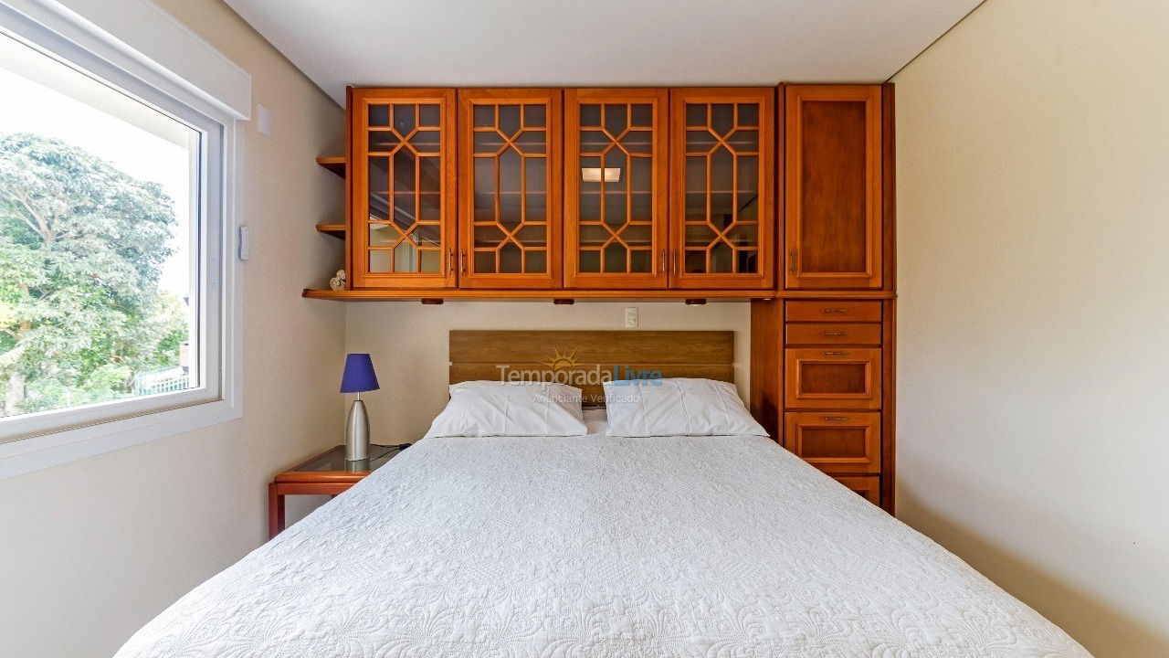 Casa para aluguel de temporada em Florianópolis (Praia da Daniela)