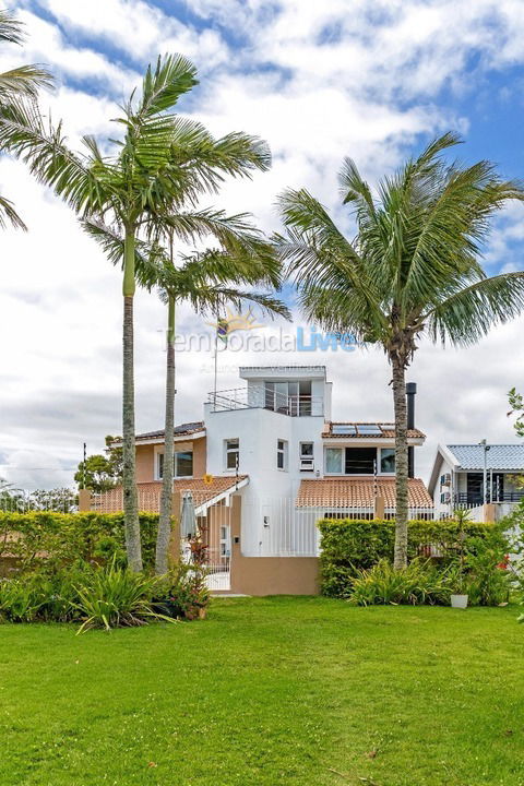 Casa para aluguel de temporada em Florianópolis (Praia da Daniela)
