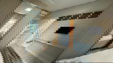 4-BEDROOM APARTMENT ONE BLOCK FROM THE BEACH IN BALNEARIO CAMBORIU