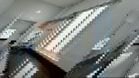 4-BEDROOM APARTMENT ONE BLOCK FROM THE BEACH IN BALNEARIO CAMBORIU