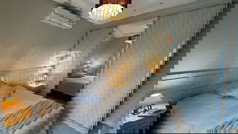 4-BEDROOM APARTMENT ONE BLOCK FROM THE BEACH IN BALNEARIO CAMBORIU