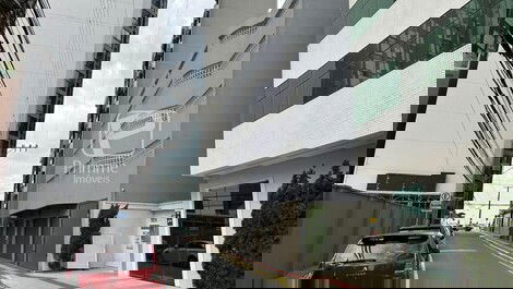 4-BEDROOM APARTMENT ONE BLOCK FROM THE BEACH IN BALNEARIO CAMBORIU