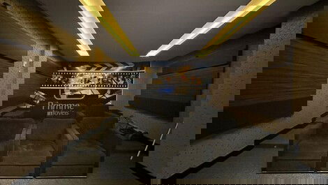 4-BEDROOM APARTMENT ONE BLOCK FROM THE BEACH IN BALNEARIO CAMBORIU