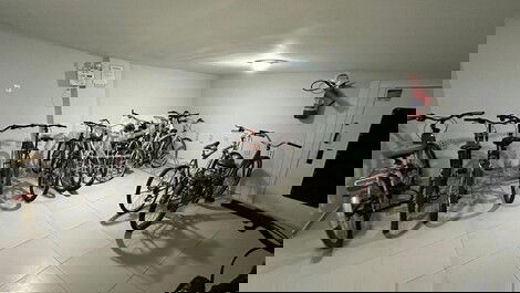 4-BEDROOM APARTMENT ONE BLOCK FROM THE BEACH IN BALNEARIO CAMBORIU