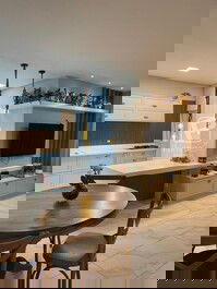 SEASONAL RENTAL - 2-SUITE APARTMENT ON BRAVA BEACH