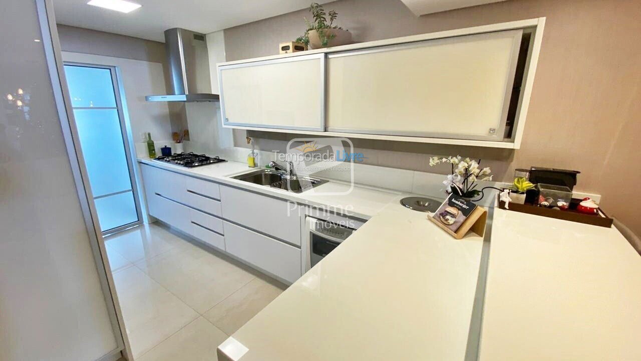 Apartamento para aluguel de temporada em Balneário Camboriú (Centro)