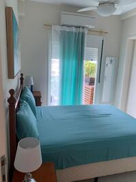 Suite com cama de casal + ar condicionado tipo split