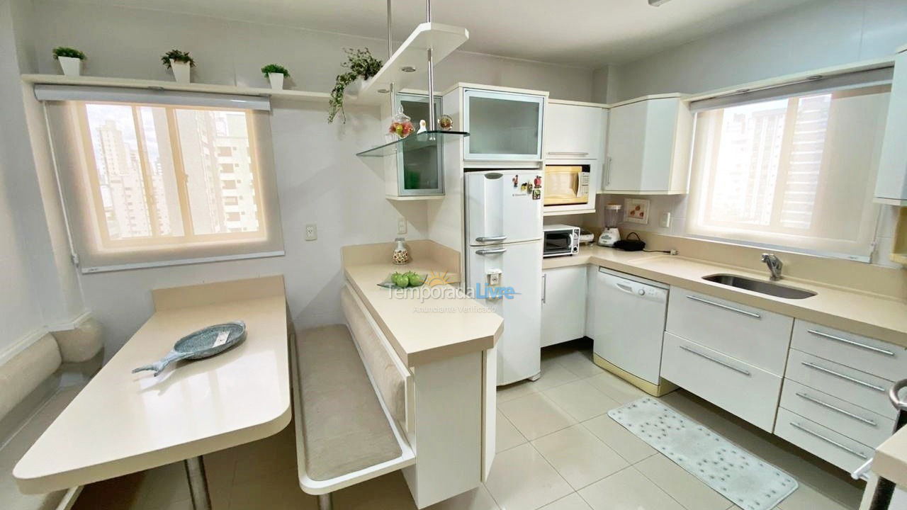 Apartamento para aluguel de temporada em Balneário Camboriú (Praia Central)