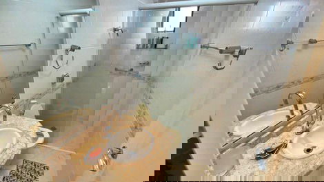 Ed. Márcia: 3 quartos // quadra mar // sacada // wifi