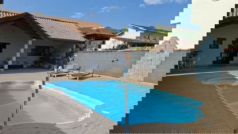 Piscina com hidromassagem 