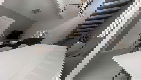 Casa completa con piscina, a 650m de la playa en Balneário Perequê.