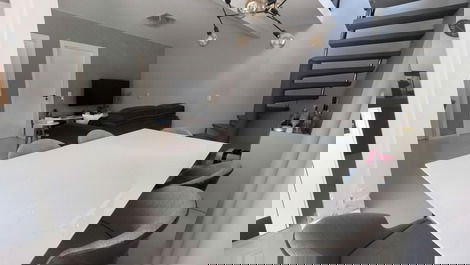 Casa completa con piscina, a 650m de la playa en Balneário Perequê.