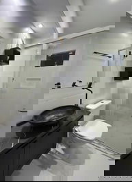 Casa completa con piscina, a 650m de la playa en Balneário Perequê.